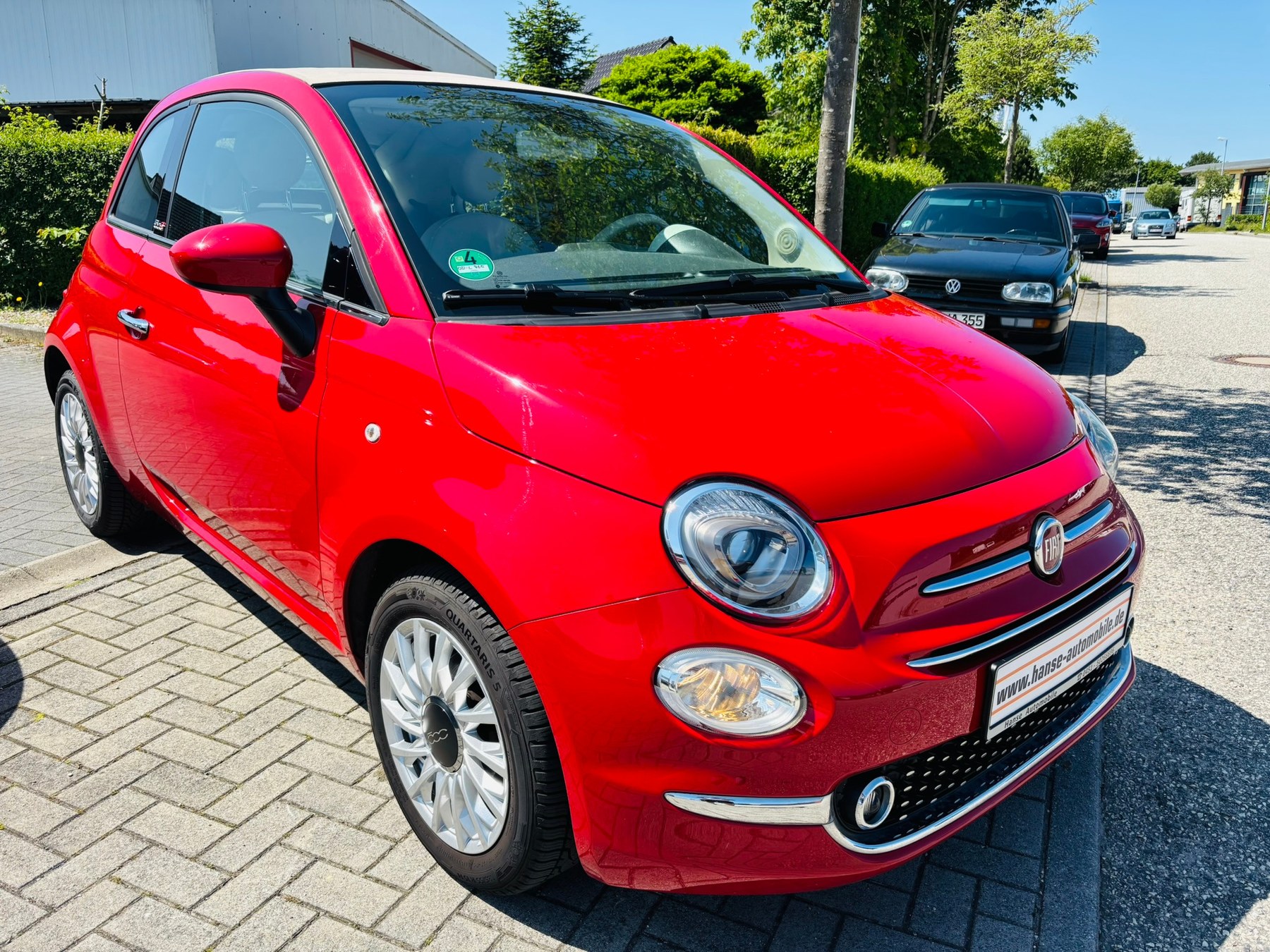Roter Fiat 500 bei Hanse Automobile
